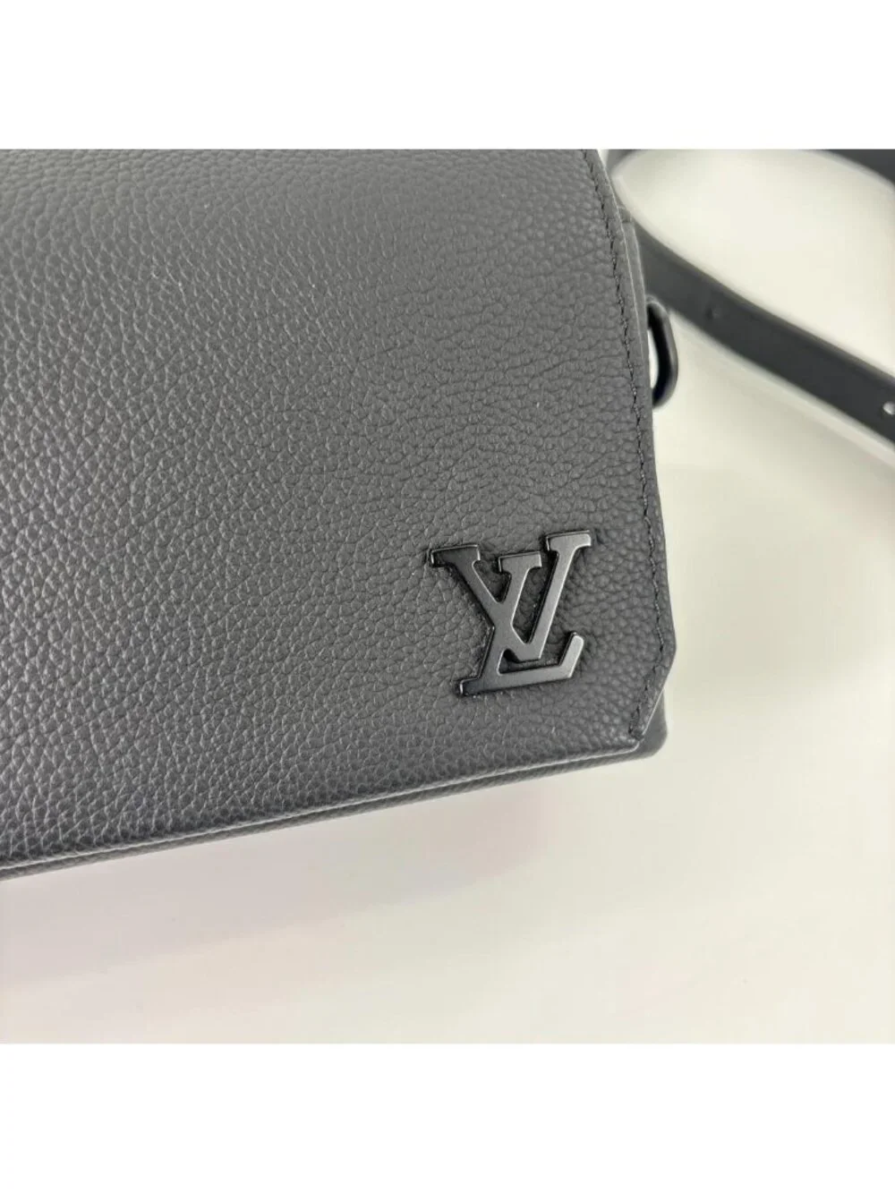 Louis Vuitton LV Aerogram Fast Line Shoulder Bag